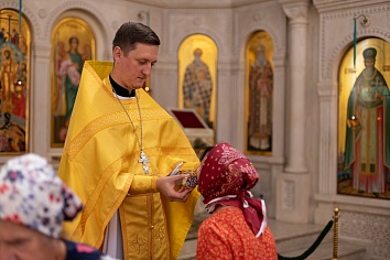 Божественная Литургия в понедельник, на неделе пятой по Пятидесятнице, в день памяти Рождества святого Иоанна Предтечи