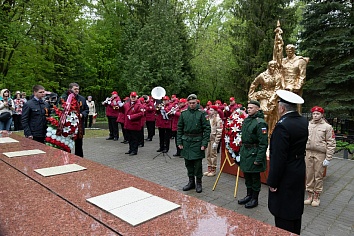Памятный митинг в Мемориальном комплексе на Старом кладбище