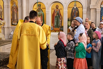 Божественная Литургия в воскресенье, на неделе первой по Пятидесятнице, Всех святых