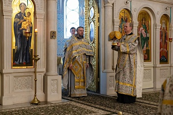 Божественная литургия в воскресенье, на неделе 20-й по Пятидесятнице