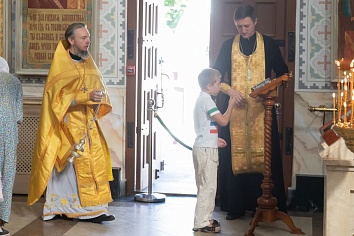 Божественная Литургия в воскресенье, на неделе седьмой по Пятидесятнице