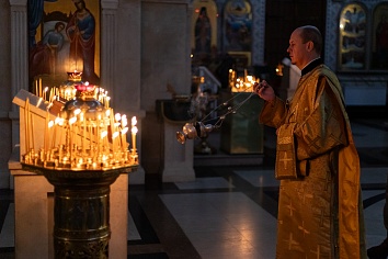 Божественная Литургия в воскресенье, на неделе двадцать четвертой по Пятидесятнице