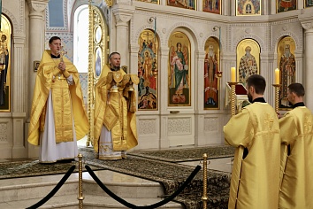 Божественная Литургия в воскресенье, на неделе восьмой по Пятидесятнице