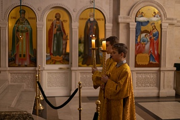 Божественная литургия в воскресенье, на неделе о мытаре и фарисее