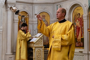 Божественная Литургия в воскресенье, на неделе тринадцатой по Пятидесятнице