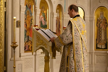 Божественная литургия в воскресенье, на неделе 24-й по Пятидесятнице