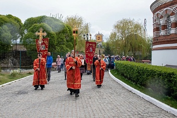 Божественная литургия с чином раздробления артоса