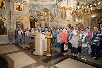 Воскресное богослужение на неделе 7-й по Пятидесятнице, мч. Каллиника