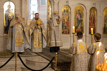 Божественная литургия в воскресенье, на неделе 24-й по Пятидесятнице