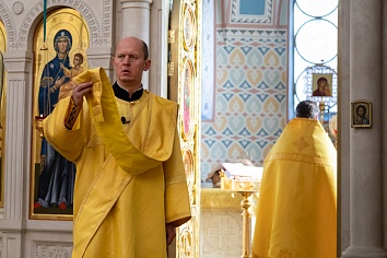 Божественная Литургия в воскресенье, на неделе четырнадцатой по Пятидесятнице