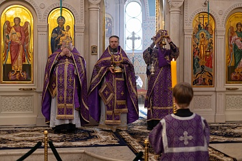 Божественная литургия 30 марта, в воскресенье, на неделе четвертой Великого поста
