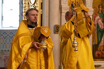 Божественная Литургия в воскресенье, на неделе тринадцатой по Пятидесятнице