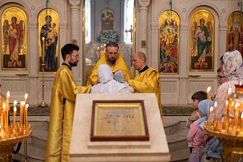 Божественная Литургия в воскресенье, на неделе четвёртой по Пятидесятнице