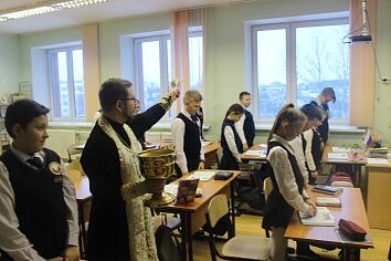 Священник Александр Державич посетил школу №30 города Коломны