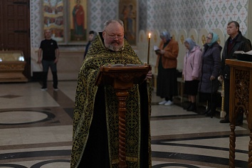 Богослужение Великой Пятницы с воспоминанием Святых спасительных Страстей Господа нашего Иисуса Христа