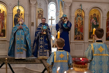 Божественная Литургия в воскресенье, на неделе двенадцатой по Пятидесятнице