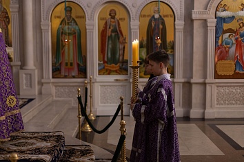 Божественная литургия с чтением Послания Святейшего Патриарха Кирилла по случаю 100-летия со дня преставления святителя Тихона 6 апреля, в воскресенье, на неделе пятой Великого поста