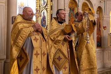 Божественная Литургия в воскресенье, на неделе двадцать первой по Пятидесятнице