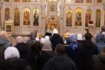 Божественная Литургия в воскресенье, на неделе двадцать первой по Пятидесятнице