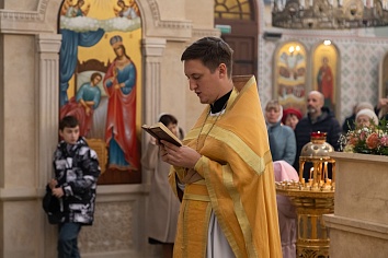 Божественная литургия в воскресенье, на неделе 16-й по Пятидесятнице