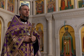 Божественная Литургия в воскресенье, на неделе шестнадцатой по Пятидесятнице