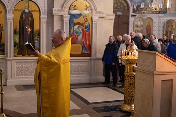 Божественная литургия в воскресенье, на неделе о мытаре и фарисее