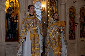 Божественная литургия в воскресенье, на неделе 22-й по Пятидесятнице