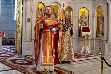 Божественная Литургия с чином раздробления артоса