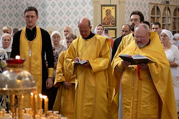 Божественная Литургия в субботу, на неделе пятой по Пятидесятнице, в день памяти первоверховных апостолов Петра и Павла