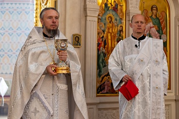 Божественная Литургия в воскресенье, на неделе седьмой по Пасхе, святых отцов I Вселенского Собора