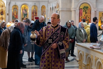Божественная литургия 22 марта, в Неделю 4-ю Великого поста, в день памяти 40 Севастийских мучеников