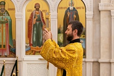 Божественная литургия в воскресенье, на неделе 16-й по Пятидесятнице