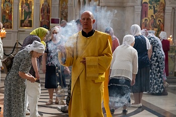 Божественная Литургия в субботу, на неделе пятой по Пятидесятнице, в день памяти первоверховных апостолов Петра и Павла