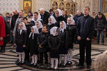  Божественная литургия 23 марта, в воскресенье, на неделе третьей Великого поста, именуемой Крестопоклонной