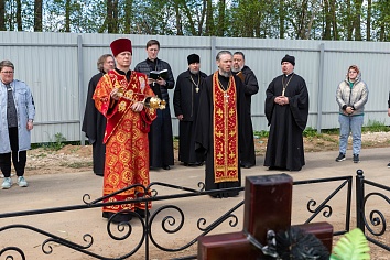 Панихида по защитникам Отечества и участникам СВО на Новогородищенском кладбище г. Коломна, в преддверии Дня Победы