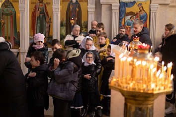 Божественная литургия в воскресенье, на неделе о мытаре и фарисее