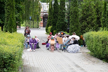 Пленэр возле храма
