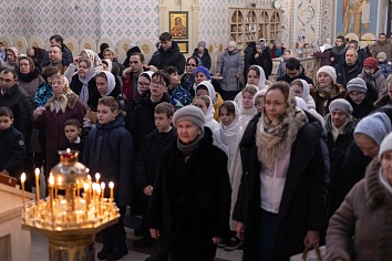 Божественная Литургия в воскресенье, на неделе тридцать четвёртой по Пятидесятнице, о мытаре и фарисее