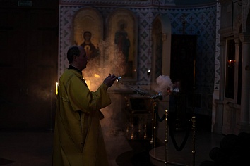 Божественная литургия в воскресенье, на неделе о мытаре и фарисее