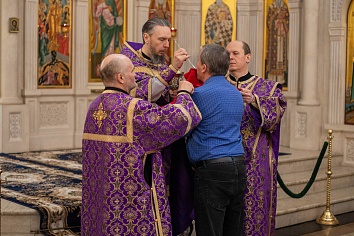 Божественная литургия святителя Василия Великого, 17 апреля, в Великий Четверг