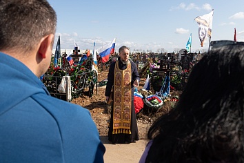 Заупокойная панихида на Новогородищенском кладбище г. Коломна по воинам, погибшим при выполнении задач специальной военной операции
