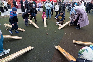 Пасхальная поздняя Литургия и праздничные гуляния на приходе