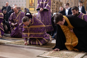  Божественная литургия 23 марта, в воскресенье, на неделе третьей Великого поста, именуемой Крестопоклонной
