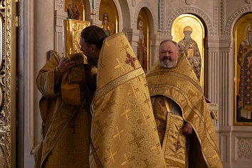 Божественная Литургия в воскресенье, на неделе тридцать четвёртой по Пятидесятнице, о мытаре и фарисее
