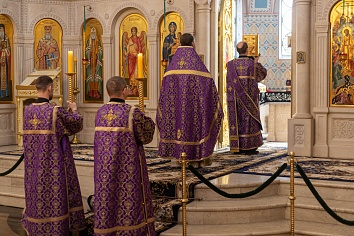 Божественная литургия святителя Василия Великого, 17 апреля, в Великий Четверг