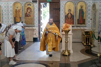 Воскресное богослужение на неделе 6-й по Пятидесятнице, мироносицы равноап. Марии Магдалины