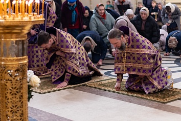 Воскресное Богослужение на третьей неделе Великого поста, Крестопоклонной