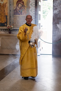 Божественная Литургия в понедельник, на неделе пятой по Пятидесятнице, в день памяти Рождества святого Иоанна Предтечи