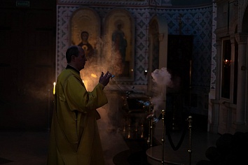 Божественная литургия в воскресенье, на неделе о мытаре и фарисее