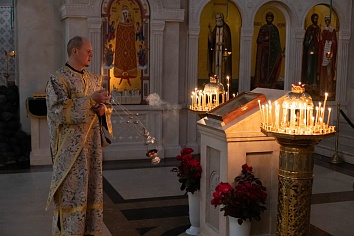 Божественная литургия в воскресенье, на неделе 19-й по Пятидесятнице